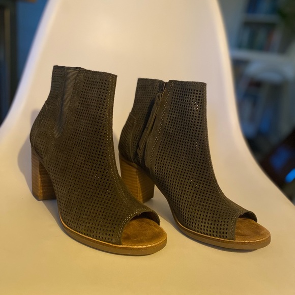 Toms • Majorca Peep Toe Booties - Picture 3 of 8